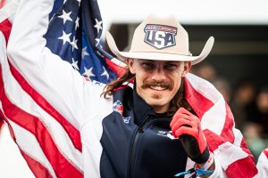 Es scheint als stünde für Aaron Plessinger ein neuer Bekleidungsdeal im Raum.