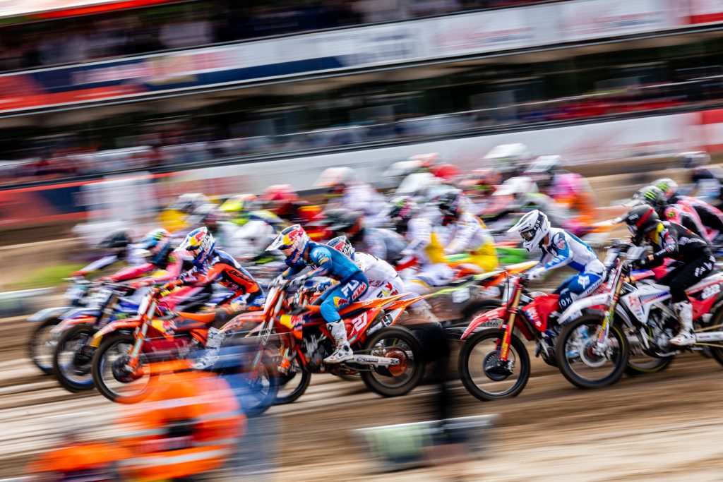 Start der MX2-Klasse bei einem Rennen zur Motocross Weltmeisterschaft