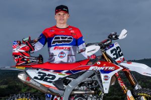 Das Fantic Factory MXGP Team rückt 2026 mit Bekleidung der ikonischen Marke AXO aus