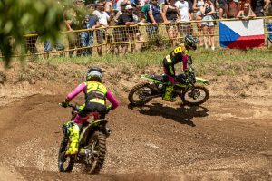 Die Triumph Factory Piloten Guillem Farres (99) und Camden McLellan (8) beim MXGP in Loket