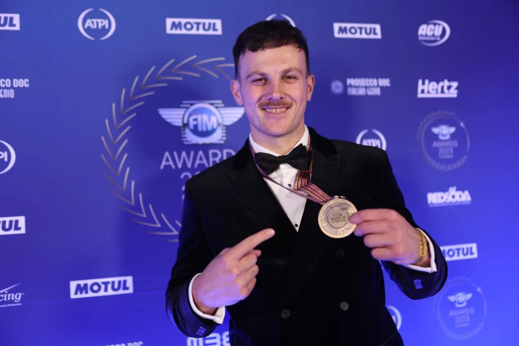 Billy Bolt mit seiner FIM Goldmedaille