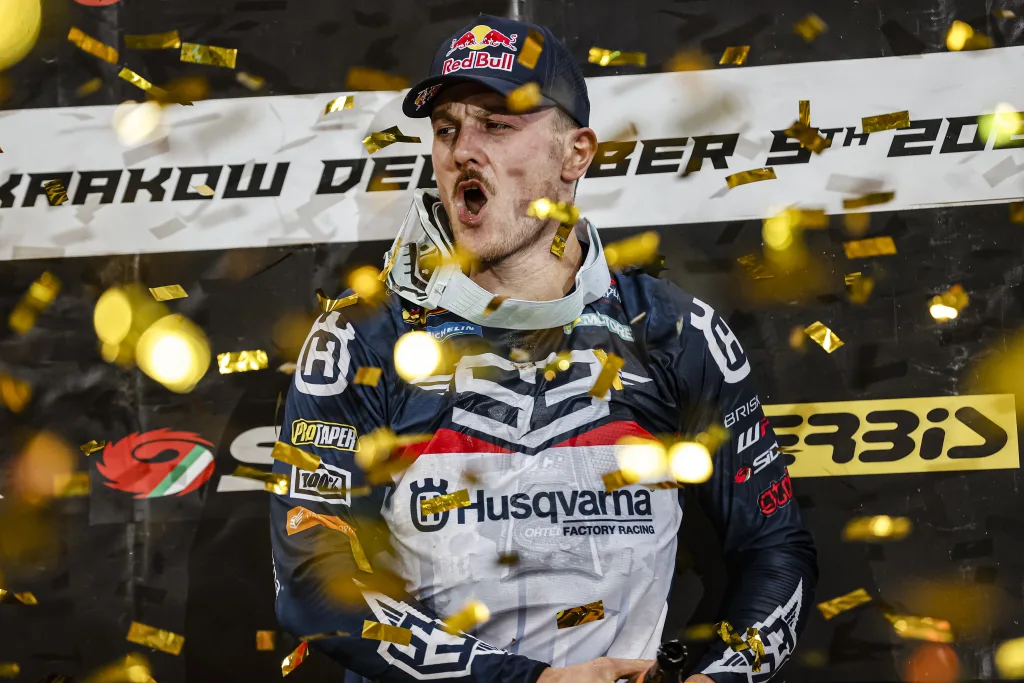 Billy Bolt (Husqvarna) gewinnt SuperEnduro Lauf in Krakau.