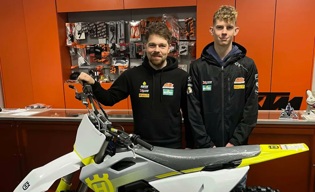 Linus Jung und das Sarholz KTM Team setzen Zusammenarbeit 2024 fort.