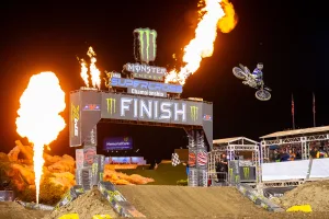 Highlights Supercross Anaheim A2 Video.