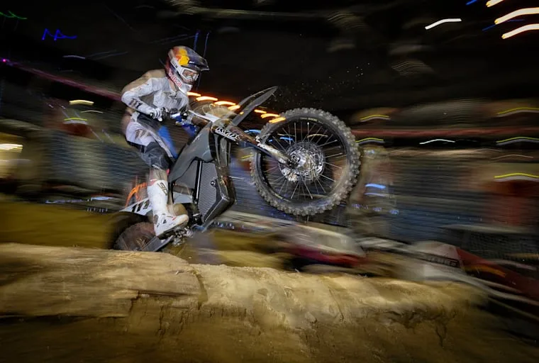 Taddy Blazusiak darf Hard-Enduro Rennen fahren.