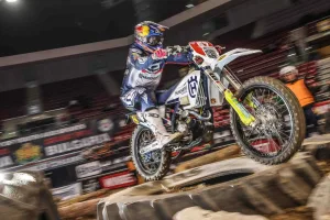 Billy Bolt geht in Sofia als Tebellenführender in die vorletzte SuperEnduro Runde.