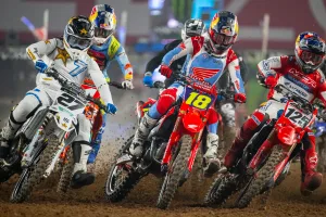 Die Video-Highlights des Supercross Glendale 2024.