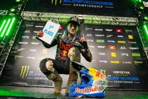 Tom Vialle holt für KTM Sieg in der 250SX Klasse.