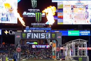 Cooper Webb zieht nach seinem Sieg in Foxborough mit Jett Lawrence gleich.