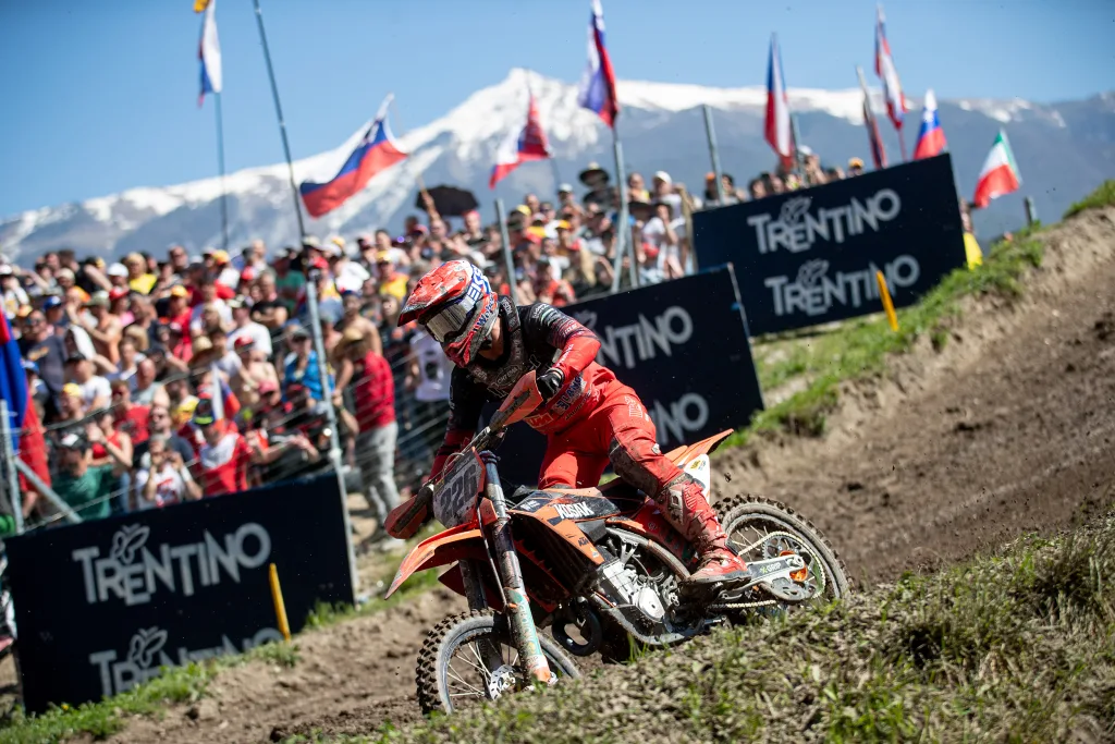 Tom Koch vor zahlreichen Fans beim MXGP of Trentino 2024