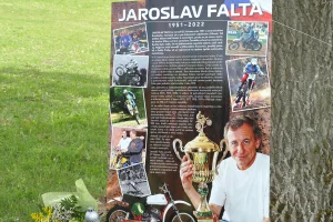 Jaroslav Falta erhielt im Rahmen des in Holice /CZ ausgetragenen Michael Spacek Memorial Rennen eine Ehrung.