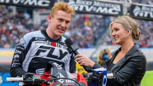 Max Anstie bei einem beim AMA Supercross geführten Interview.