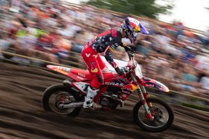 Jorge Prado spricht beim MXGP of Netherlands erneut Probleme mit Überrundeten an.