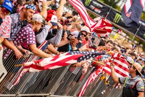 Amerikanisch Fans feuern ihr MXoN Team an.