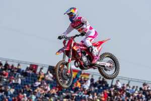 Ein für Spanien gewohntes Bild: Jorge Prado mit der Startnummer 1 und dem Red Plate