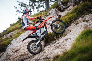 Mani Lettenbichler auf der KTM FREERIDE E des Modelljahres 2025.