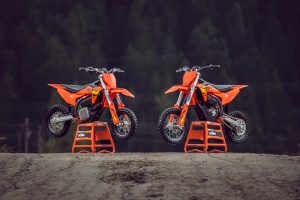 Die brandneuen KTM SX E 3 and SX E 5