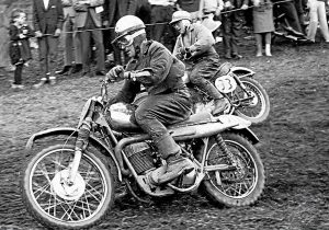 Willy Oesterle mit seinem Eigenbau Bike Oepo