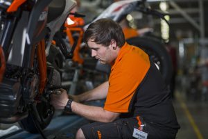 Ein Teil der KTM Mitarbeiter erhebt schwere Vorwürfe.