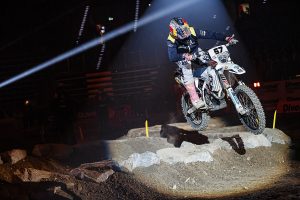 Billy Bolt startet mit einem Sieg in die FIM SuperEnduro Weltmeisterschaft 2025