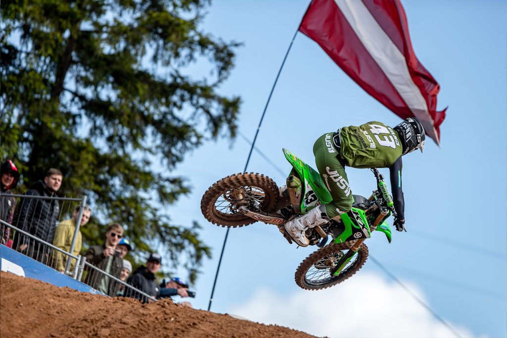 Mitch Evans als Kawasaki Werrkspilot beim MXGP in Lettland im Jahr 2023