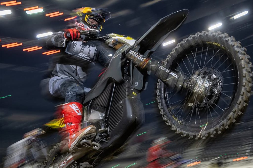 Taddy Blazusiak mit schwierigem Start in die SuperEnduro WM 2025