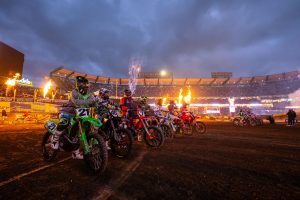 Die Ruhe vor dem Sturm, beim AMA Supercross Anaheim 2 der Saison 2025.