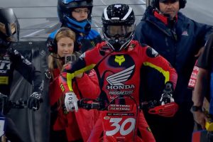 Jo Shimoda brach sich beim Supercross San Diego 2 Finger