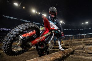 Mitchell Brightmore fährt beim SuperEnduro Rumänien zum ersten Mal aufs Podium