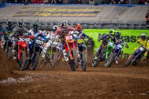 Die jungen Wilden der 250SX - Jo Shimoda (#30), Cole Davies (#100), Julien Beaumer (#23) und Haiden Deegan (#38) vor Routinier Jordon Smith (#19)