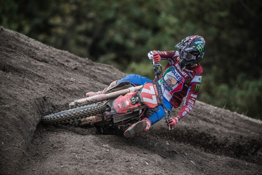 Alessandro Lupino (hier auf der Desmo450 MX) wird Testfahrer der neuen Desmo250 MX.