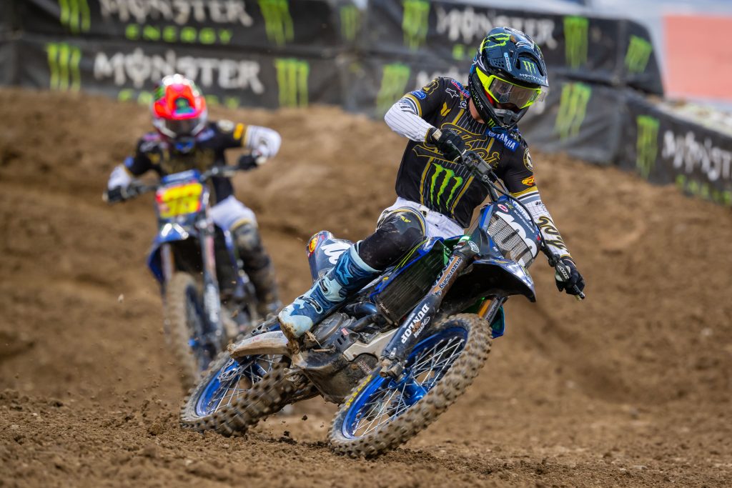 Cole Davies wurde von Haiden Deegan beim Supercross Denver gejagt.