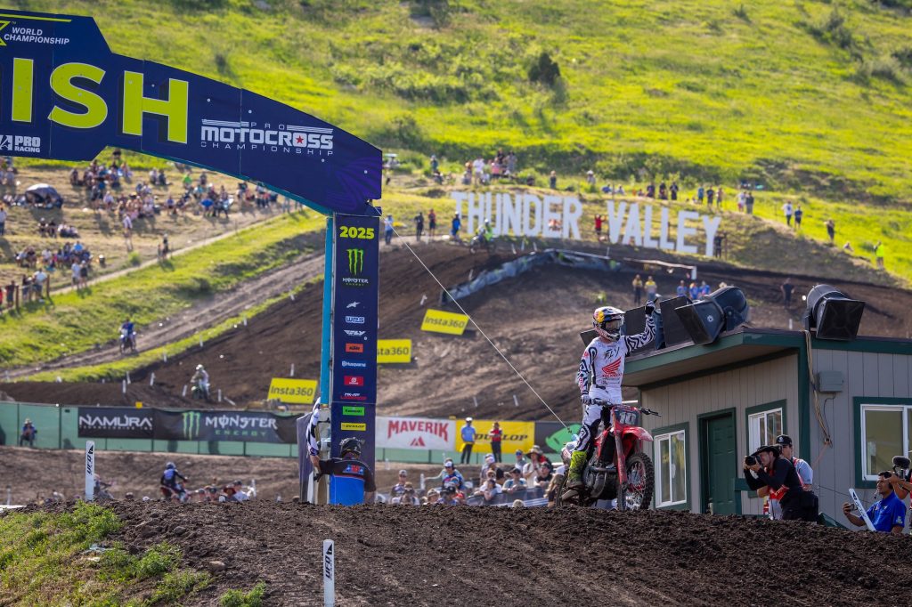 Chance Hymas dominiert das Thunder Valley National 2025 in Lakewood.