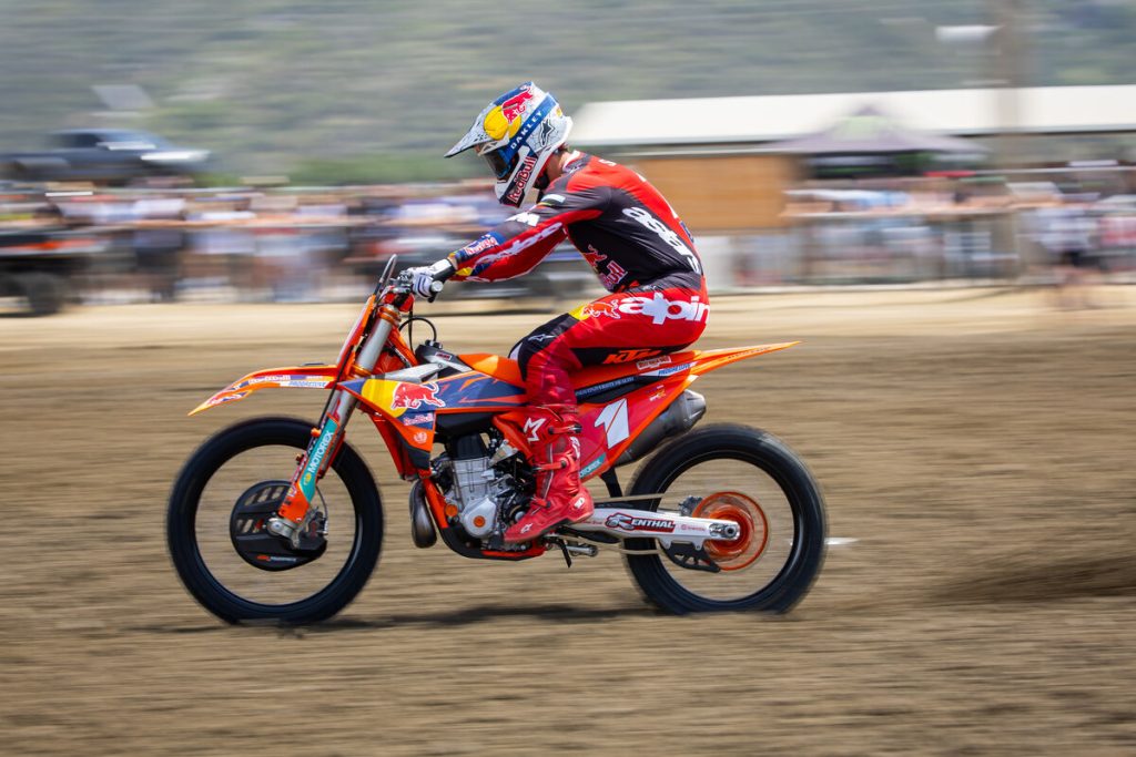 Chase Sexton auf der KTM mit der Startnummer 1, dem Zeichen des Titelverteidigers.