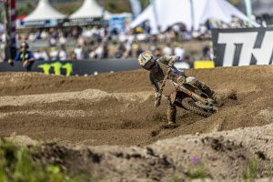 Simon Längenfelder im Sand von Finnland.