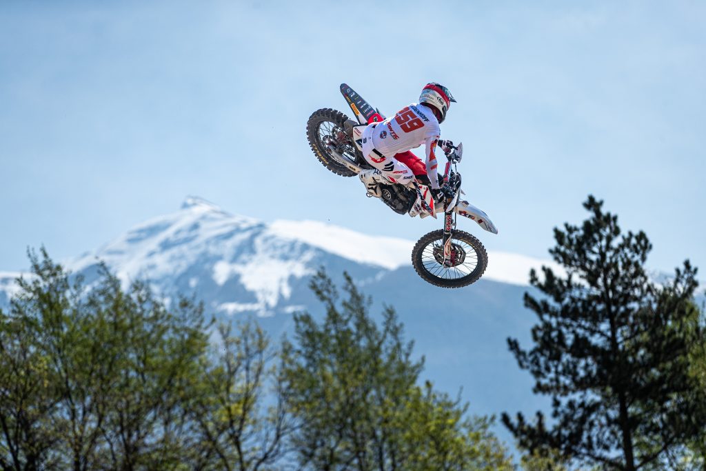 Glenn Coldenhoff fühlt sich auf seiner Fantic XXF 450 in der Saison 2025 sichtbar wohl.