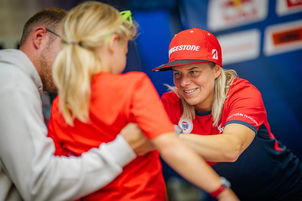 Larissa Papenmeier ist auch für ihre Fans immer da