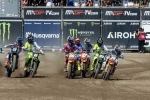 Große Lücken klafften zwischen den Fahrern der MX2 beim Start des MXGP of Finland auf.