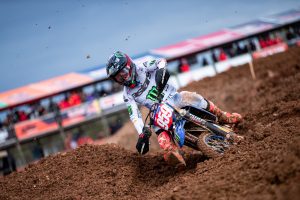 Maxime Renaux beim zweiten Rennen der MXGP Saison 2025 mit dem begehrten Red Plate.