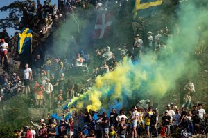 Die schwedischen Fans feierten die Überholmanöver von Isak Gifting beim MXGP of Sweden 2025.