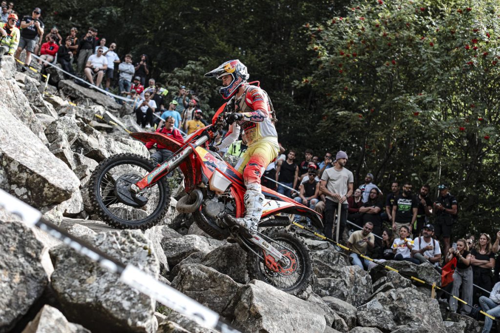 Manuel Lettenbichler behauptet weiterhin die Tabellenführung der Hard Enduro WM 2025.