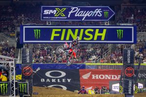 Hunter Lawrence sicherte sich beim zweiten SMX Playoff den Sieg in der 450er-Klasse.