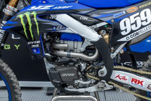 Das Monster Energy Logo prangt seit Jahren auf der Werks-Yamaha
