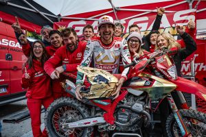 Andrea Verona gewinnt die E2 Kategorie der EnduroGP Saison 2025.