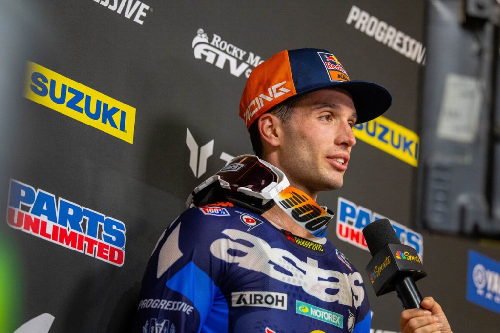 Tom Vialle könnte beim Supercross Paris zum ersten Mal auf einer Honda ans Gatter rollen.