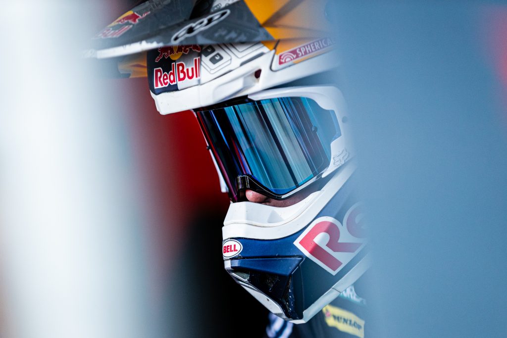 Auch Bell schafft die FRHPhe-02 Helmnorm, die ab 2026 in der Motocross Weltmeisterschaft binden ist.