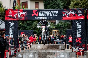 Die sechste und Finale Runde der EnduroGP Weltmeisterschaft 2025 wird in Zschopau mit dem Akrapovic Supertest gestartet.