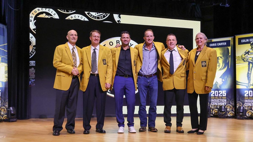Chad Reed (3. v.l.) wurde gestern Abend offiziell in die AMA Hall of Fame aufgenommen.