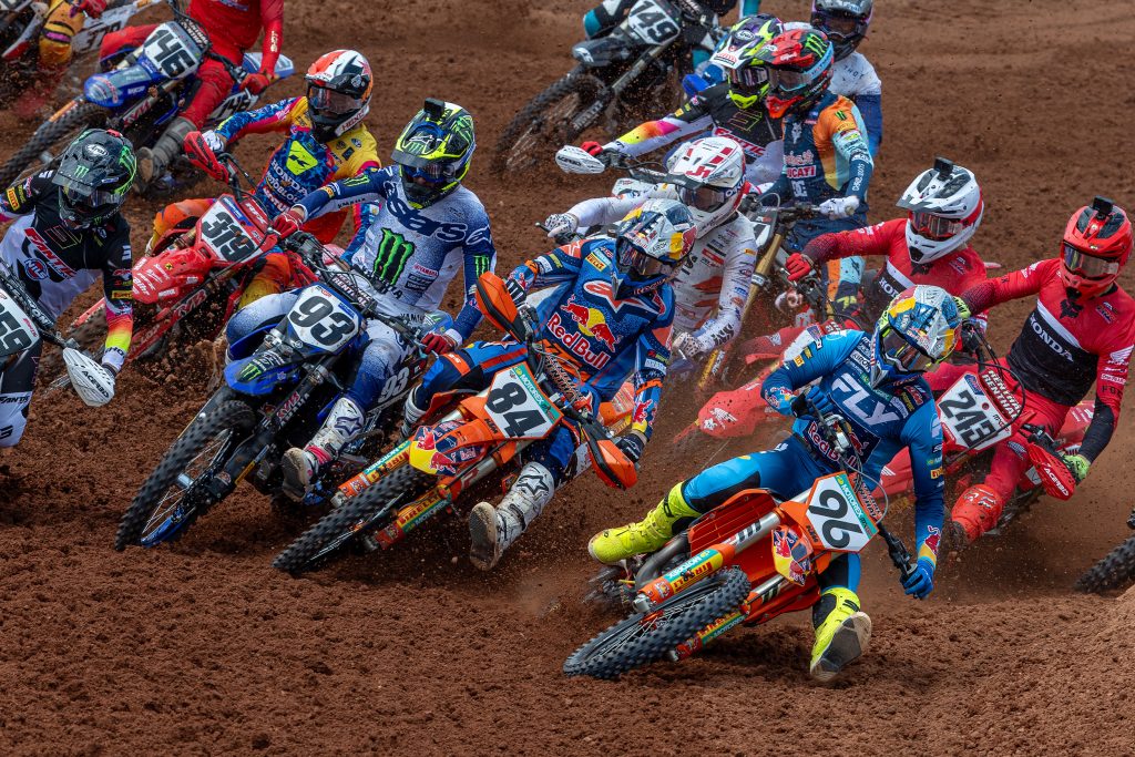Die MXGP wird auch 2026 wieder spannende Startsund Rennen bieten.