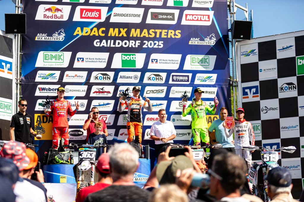 Bevor das Podium einer ADAC MX Masters Veranstaltung erklommen werden kann, sind unzählige Stunden harter Arbeit vieler Helfer notwendig.